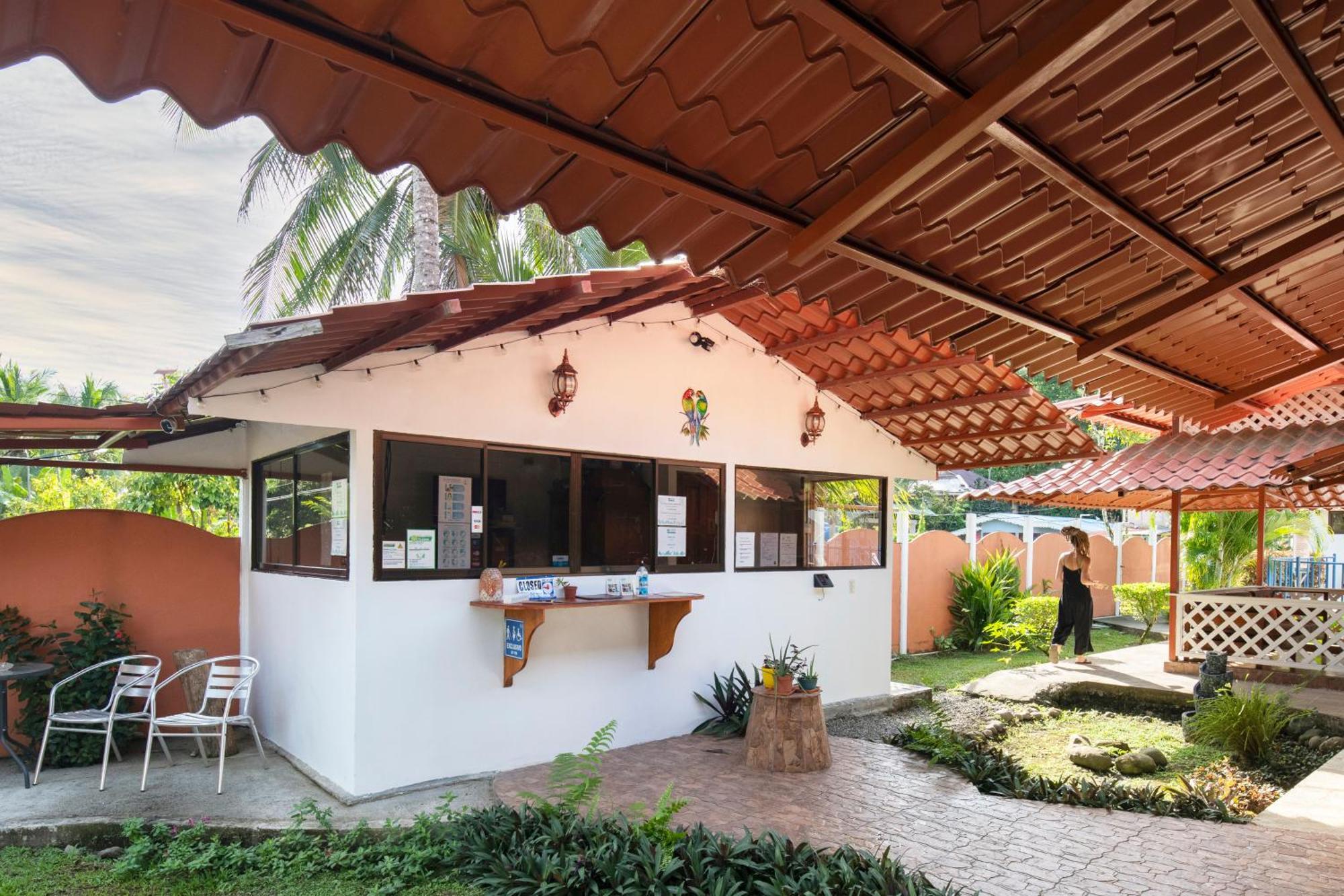 Casa Blanca Beachfront House With Shared Pool Access Pangea Lodge Manzanillo  Esterno foto