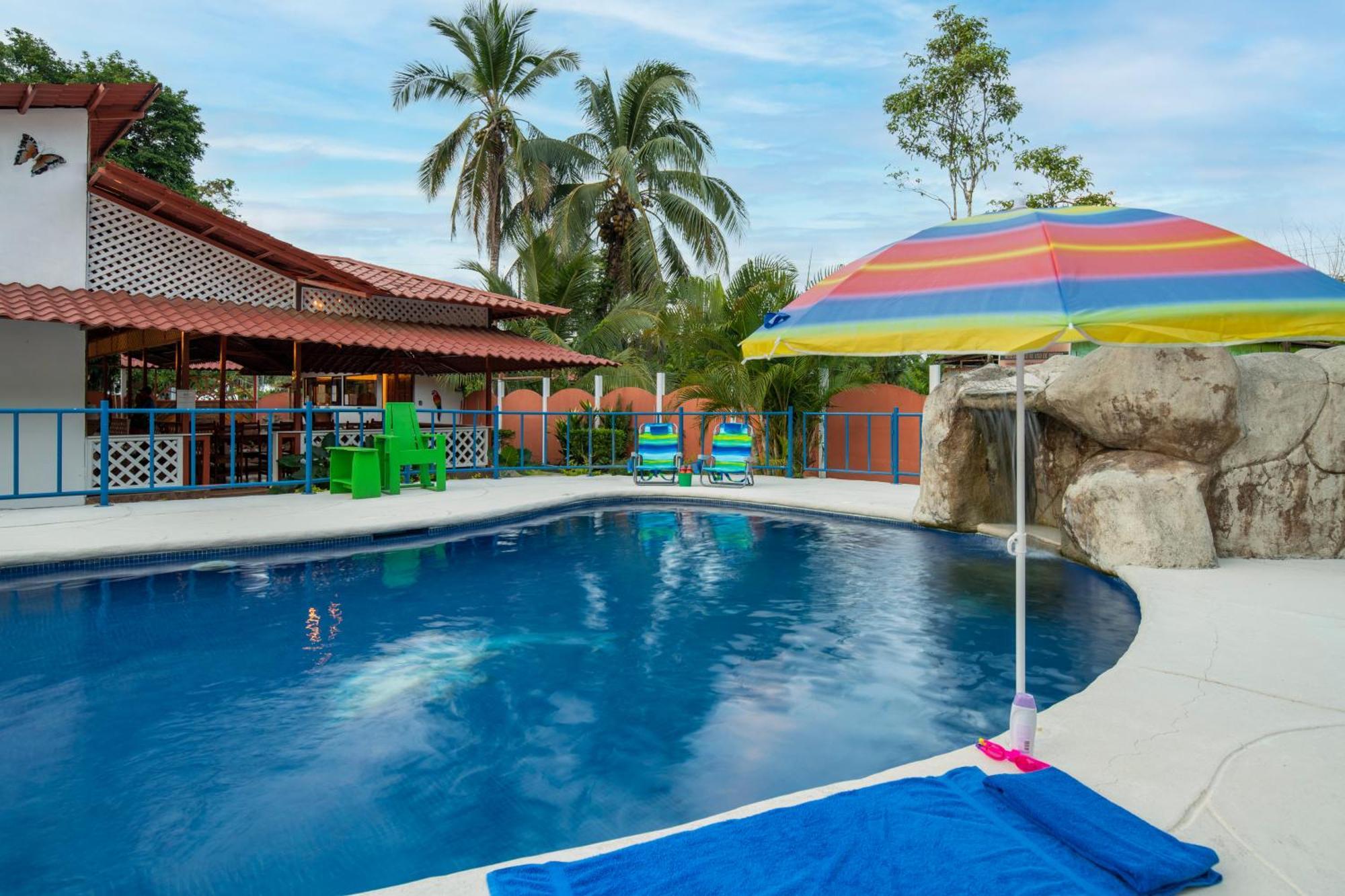 Casa Blanca Beachfront House With Shared Pool Access Pangea Lodge Manzanillo  Esterno foto