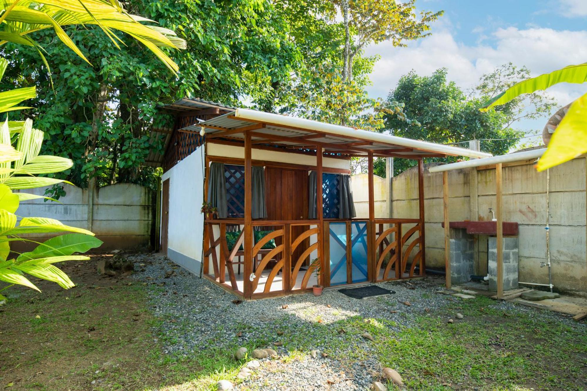 Casa Blanca Beachfront House With Shared Pool Access Pangea Lodge Manzanillo  Esterno foto